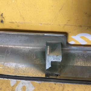 Накладка на багажник Toyota Allion NZT240 дефект 76801-20280