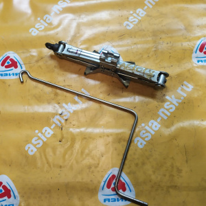 Домкрат Toyota AE100/CE100/EE100/AE101/SV20/VZV21/AT170/CT170/ST170/ST180/ST182/EL44/EP70 09111-12130. 09111-20060. 700 кг.