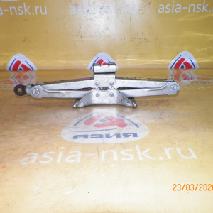 Домкрат Toyota AE100/CE100/EE100/AE101/SV20/VZV21/AT170/CT170/ST170/ST180/ST182/EL44/EP70 09111-12130. 09111-20060. 700 кг.