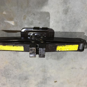 Домкрат Toyota Ipsum ACM21/ACM26/ACR30/MCR30/ACR40/MCR40 09111-44030 1250 кг.