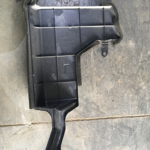Воздуховод радиатора Nissan Leaf ZE0 L 62823 3NA0A