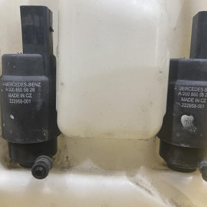 Бачок омывателя Mercedes Viano W639 Правый руль +2 насоса+датчик A6398690320, A0008694620 '2007
