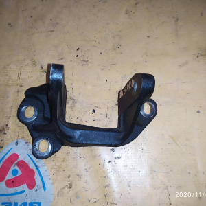 Крепление подушки ДВС Honda F23A Accord EX/DX/LX a/t MAXA/BAXA перед, прав 19J