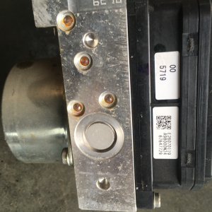 Блок ABS Nissan ZE0 Leaf EM61 47660 3NA0A