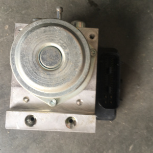 Блок ABS Nissan ZE0 Leaf EM61 47660 3NA0A
