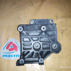 Крепление компрессора кондиционера Mitsubishi 4G64 RVR/Chariot N74W/N84W GDI MR360331 / 317