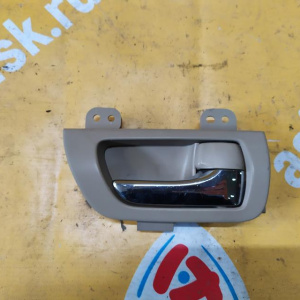 Ручка двери внутренняя Toyota Harrier MCU30/GSU35 зад, прав внутренняя 6920648010