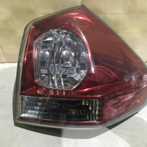 Стоп TOYOTA 48-40 R Harrier MCU35 красный дефект шпильки крепления