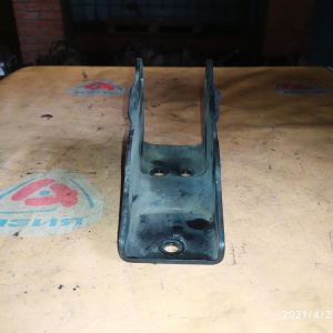 Крепление подушки ДВС Mazda ZL Familia BJ5P 2WD a/t перед. F B26J