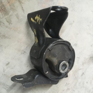 Подушка двигателя Honda D15B ES1 перед, прав