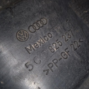 Защита двигателя Volkswagen Jetta 1K1/1K2 1K0825237J