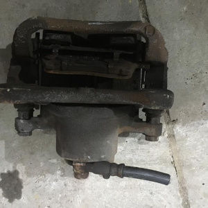 Суппорт Toyota NCP20/NCP21/NCP25/NCP30/NCP31/NCP34/NCP35/NCP60/NCP61/NCP65 Funcargo/ist перед, лев 47750-52020