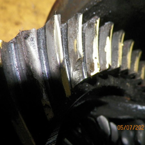 Редуктор TOYOTA KR27/KR41/KR42/CR41/CR42/CM50/CM51/CM55/KM50/KM51/CR21/CR26/CR27/CR28/YM30 R 41/9 дефект большой шестерни (скол на 3 зубьях) (４．５５５).