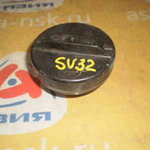 Крышка бензобака Toyota Camry/Vista SV30