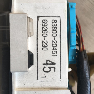 Панель приборов Toyota Carina CT210 '2000 дефект крепления 83800-20451