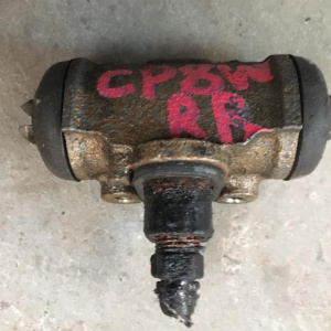 Тормозной цилиндр Mazda CP8W Premacy зад, прав