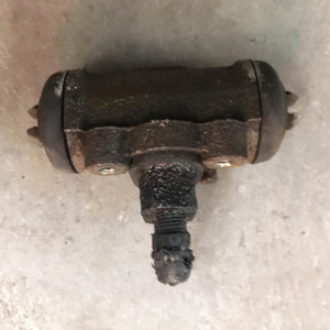 Тормозной цилиндр Mazda CP8W Premacy зад, прав