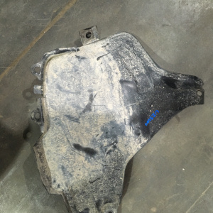 Защита горловины бензобака Toyota Land Cruiser UZJ100 зад, лев 77277-60070