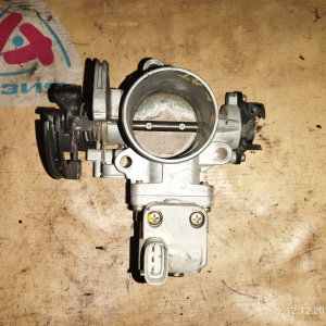 Заслонка дроссельная TOYOTA 3S-FE SV41 3 болта ( кат. ) сломан датчик положения 22210-7A560