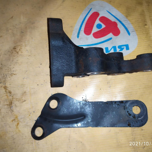 Крепление подушки ДВС Nissan KA24-DE Presage/R'nessa U30/N30 2WD перед, прав