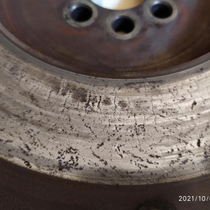 Маховик Toyota 3B/4B Dyna BU100 m/t ДЕФЕКТ диаметр 330 мм. толщина 45 мм. 8 болтов диаметр диска 275 мм.+ корзина ( E ) 13405-56040 / 13405-56041