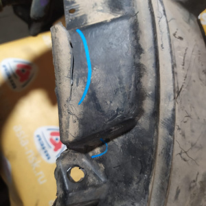 Подкрылок MITSUBISHI Airtrek CU4W перед, прав без защиты бампера (Дефект) MR511917