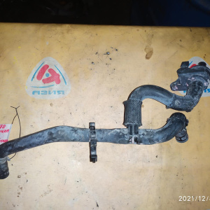 Патрубок радиатора печки Toyota 16260-25010 / 16260-F0010 Camry AXVA70 A25A-FKS с тройника гбц на радиатор печки с тройником и эл. краном