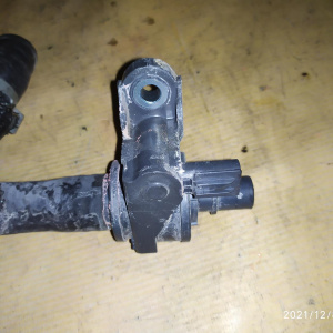 Патрубок радиатора печки Toyota 16260-25010 / 16260-F0010 Camry AXVA70 A25A-FKS с тройника гбц на радиатор печки с тройником и эл. краном