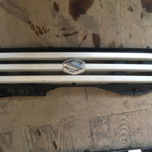 Решетка радиатора Suzuki Jimny JB23W 72111-81AA