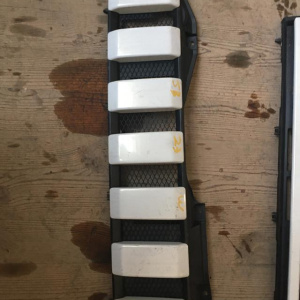 Решетка радиатора Suzuki Jimny JB23W 99000-99064-294