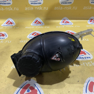 Бачок расширительный Mercedes C-Class W204/W212 (дефект крепления) A2045000549