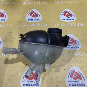Бачок расширительный Mercedes C-Class W204/W212 (дефект крепления) A2045000549