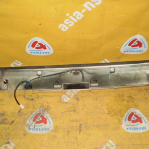 Накладка 5-й двери Toyota Caldina ZZT240 (Дефект крепления) 76801-21080