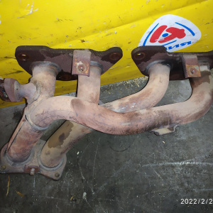 Коллектор выпускной Toyota 3RZ-FE Hiace Regius RCH41/RCH47 ЖЕЛЕЗНЫЙ трещина на втором цилиндре С ОТВЕРСТИЕМ ПОД ЕГР 17141-75060 / 17141-75061