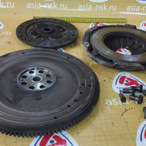 Маховик Honda F18B/F20B Accord/Torneo CF3/CF4 2WD m/t + корзина ( диаметр диска 212 мм. ) 22100-PT7-013 + 22300-PT7-023