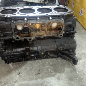 Двигатель Nissan Patrol/Safari Y61 ZD30-DDTI-043101 БЛОК С КОЛЕНВАЛОМ И ШАТУНАМИ ,ПОРШНЯ ПОД ЗАМЕНУ