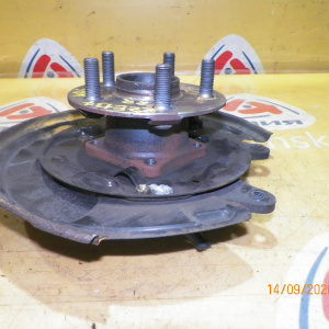 Ступица Toyota ZZE137/ZZE136/ZZE130/ZZE131/ZZE132/ZZE133 Voltz/Matrix зад, прав 2WD ABS(дефект датчика). Голая без диска и суппорта. 42450-01010.