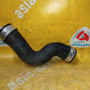 Патрубок интеркулера Volkswagen 3C0145832Q Passat B6/3C2 BZB R н справа снизу резина