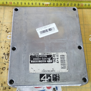 Компьютер ДВС Toyota ist/Funcargo 89661-52410 1NZ-FE NCP25/NCP65 разъёмы компьютера в 3 ряда