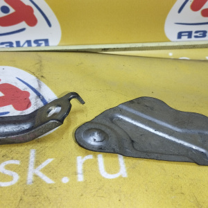 Крепление насоса гидроусилителя руля Toyota 1SZ Vitz/Platz/Yaris SCP10 '12.2002- + задняя защита 44442-52011 + 44393-52030