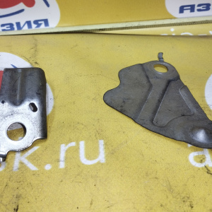 Крепление насоса гидроусилителя руля Toyota 1SZ Vitz/Platz/Yaris SCP10 '12.2002- + задняя защита 44442-52011 + 44393-52030