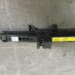 Домкрат Toyota Camry ACV30 09111-AA010 1000 кг.