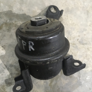 Подушка двигателя Toyota 1ZZ Vista Ardeo ZZT240/ZZT241/ZZV50/ZCT10/ZCT15 перед, прав AV-63071 / 12362-22010