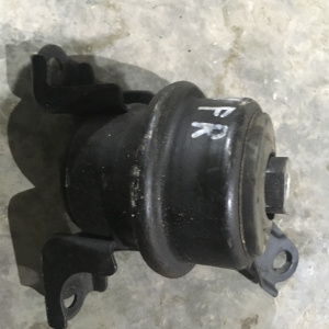 Подушка двигателя Toyota 1ZZ Vista Ardeo ZZT240/ZZT241/ZZV50/ZCT10/ZCT15 перед, прав AV-63071 / 12362-22010