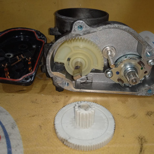 Заслонка дроссельная Ford Focus 2 CAP/CB4 AODA/AODB/C307/QQDA/QQDB 1.8L 2.0L электр. (дефект) VP4M5U9E927DC 4M5G9F991FA, 1537636