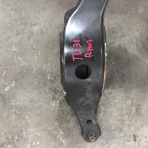 Рычаг Nissan J31/U31 Teana/Presage R н попер под пружину 551B09Y000