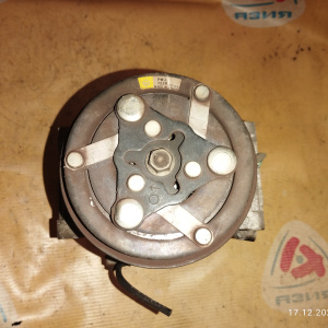 Компрессор кондиционера Honda L13A/L15A Fit GD1 NSR-080  между трубками расстояние 50 мм. 38810-PWA-J12