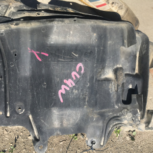 Защита двигателя Mitsubishi CU2W Airtrek L бок. MR434771