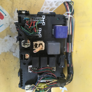 Блок предохранителей Toyota ZZE136 Voltz 82641-01030