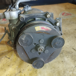 Компрессор кондиционера Mitsubishi 4G69 Grandis NA4W диаметр шкива 105 мм. MR958135